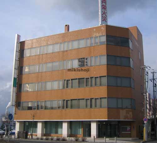 苫小牧市の苫小牧共栄火災ビル 外観1