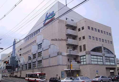 地下鉄泉中央駅ビル（ＳＷＩＮＧ） 外観