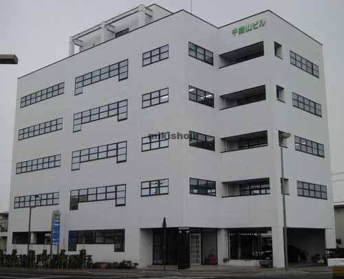 香澄町・十日町の千歳山ビル 外観1