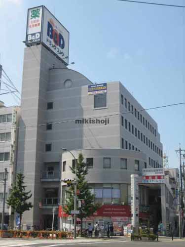 ラウンドスポット一社 外観