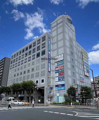 川西市のラ・ラ・グランデ 外観1