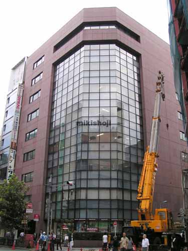 新宿・歌舞伎町の大橋御苑駅ビル 外観1
