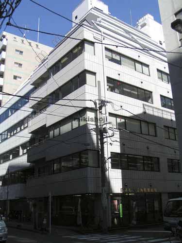 ホワイトＢＬＤ 外観