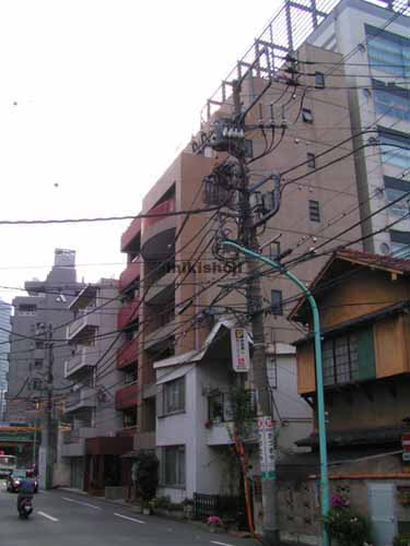 東の山梨ビル 外観1