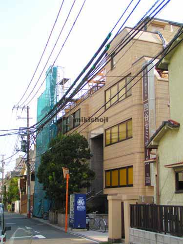 内藤町・大京町・左門町のオオタケ第５ビル 外観1