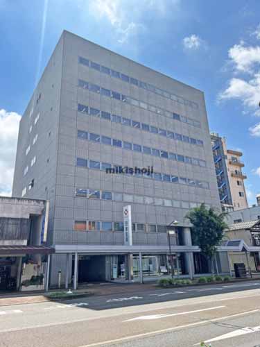 長岡市の日本生命長岡ビル 外観1