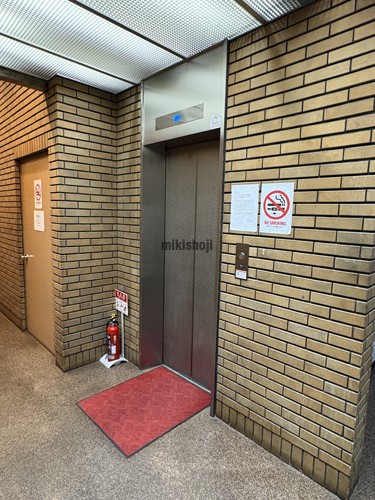 古久根ビル エレベーターホール1