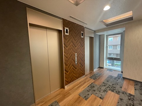 苫小牧市のステーションプラザ苫小牧 エレベーターホール1