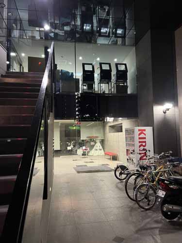 ロイヤーパークビル エントランス1