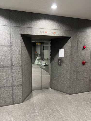 ロイヤーパークビル エレベーターホール1