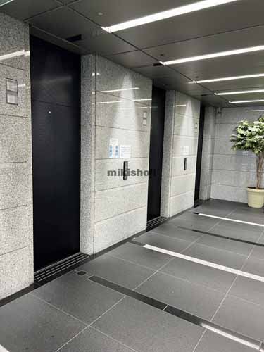 若林区の東日本不動産仙台ファーストビル エレベーターホール1