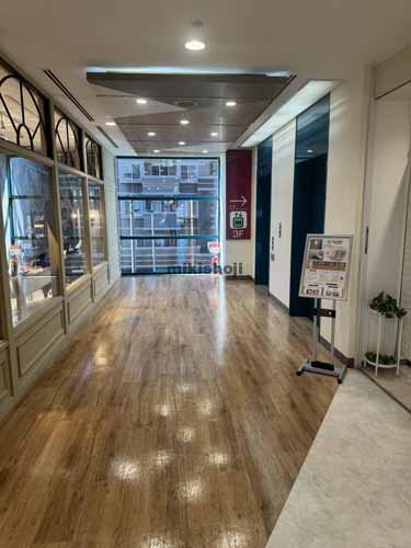 地下鉄泉中央駅ビル（ＳＷＩＮＧ） エレベーターホール1