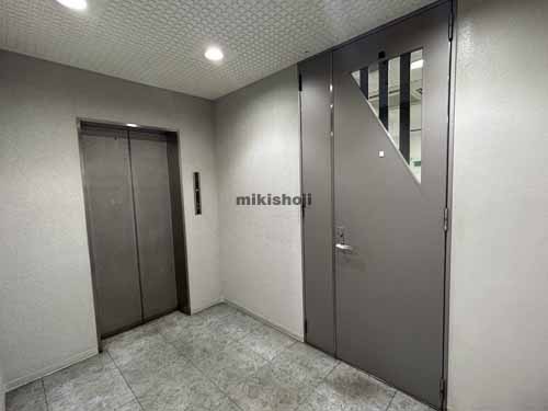 トラストセンタービル エレベーターホール2