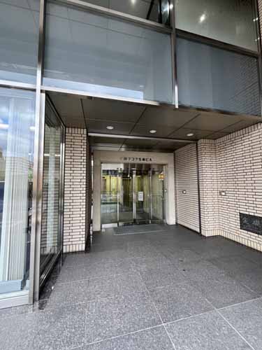 盛岡駅前通の盛岡フコク生命ビル エントランス1