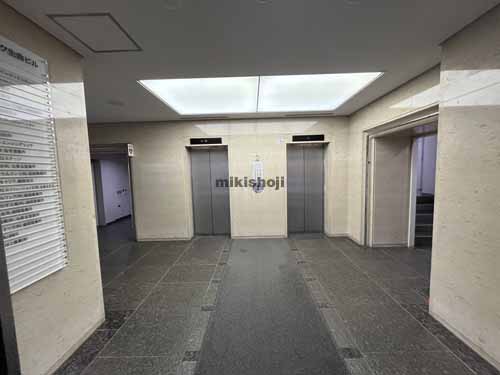 盛岡駅前通の盛岡フコク生命ビル エレベーターホール1