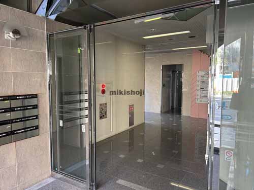 花本ビル エントランス2