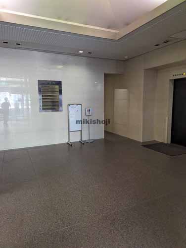 中央・橋本の日進青森ビル エントランス2