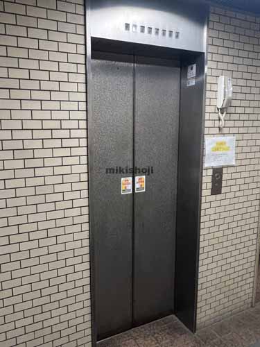 大崎市の古川駅前ビル エレベーターホール1