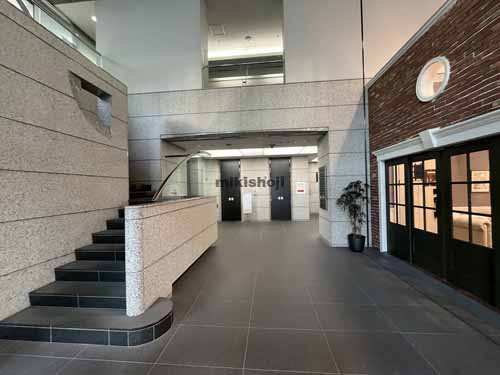 中央のセントレ東北 エントランス1