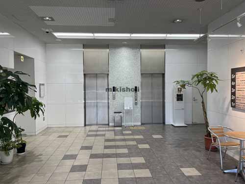 泉区のＳＡＫＡＥ泉中央ビル エントランス1