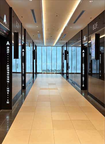 高島のスカイビル エレベーターホール1
