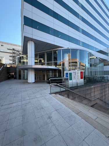 麻生区の新百合トウェンティワンビル 外観2