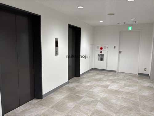 新横浜の新横浜丸文ビル エレベーターホール1