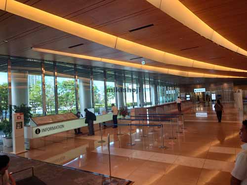 みなとみらいの横浜三井ビルディング エントランス3