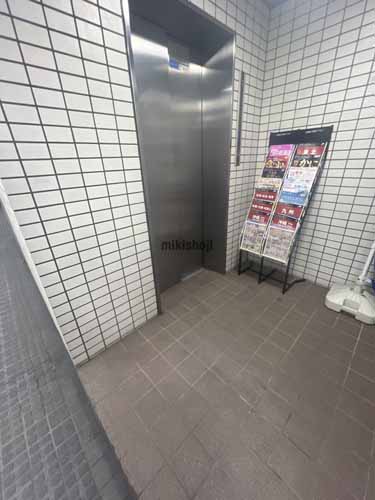 丸の内・錦のＨＰ　ＯＴＳＵ－ＤＯＲＩ　ＢＬＤ(旧:錦ｻﾝﾗｲｽﾞﾋﾞﾙ) エレベーターホール1