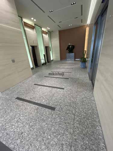 名駅・那古野のナビタ名灯ビル エントランス1