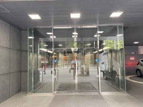 北浜～淡路町の高麗橋ウエストビル エントランス1