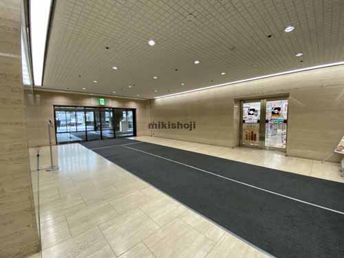 信濃橋三井ビル エントランス2