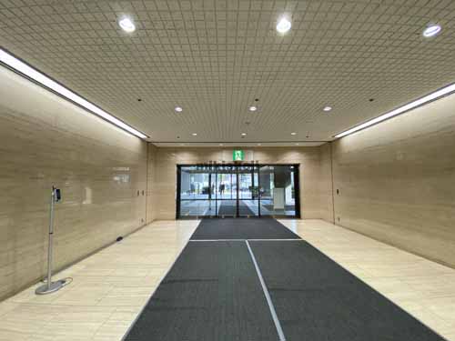 信濃橋三井ビル エントランス3