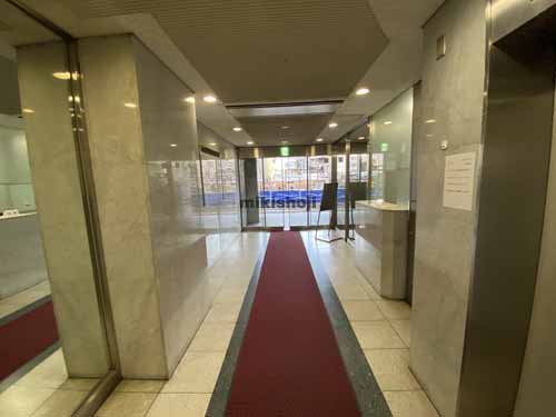 ナンバ八千代ビル エントランス3