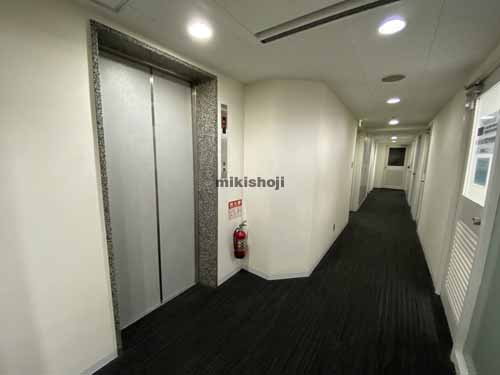 ナンバ八千代ビル エレベーターホール2