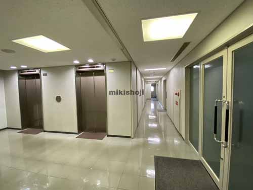 大阪岡本ビル エレベーターホール4