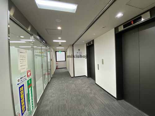 明治安田生命十三ビル エレベーターホール1