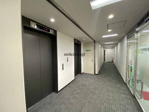 明治安田生命十三ビル エレベーターホール2