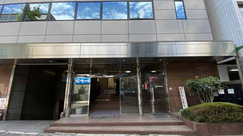 吹田市のエサカ中央ビル エントランス2
