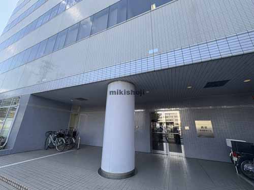 鹿島八尾南駅前ビル エントランス1