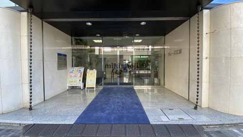 吹田市のクルーズ江坂ビル エントランス1