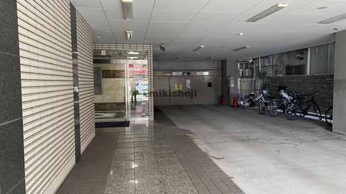 吹田市の江坂石周ビル エントランス4