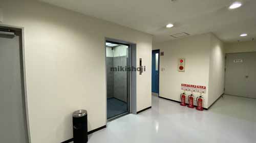 吹田市の江坂石周ビル エレベーターホール1