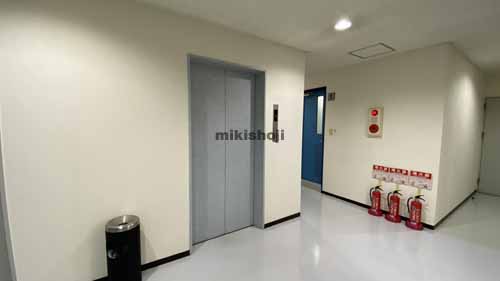 吹田市の江坂石周ビル エレベーターホール2