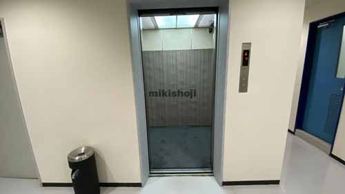 吹田市の江坂石周ビル エレベーターホール3