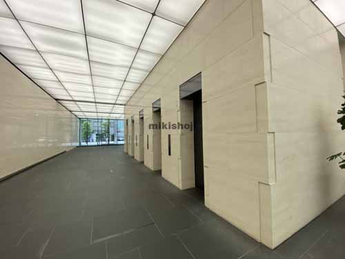 京阪神御堂筋ビル エントランス2