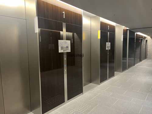 枚方市のステーションヒル枚方 エレベーターホール1