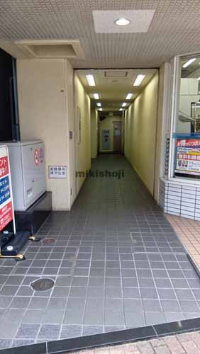 恒松ビル エントランス1