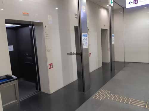 祇園・呉服町の下川端再開発ビル（ﾘﾊﾞﾚｲﾝｾﾝﾀｰﾋﾞﾙ ﾘﾊﾞﾚｲﾝｵﾌｨｽ） エレベーターホール1