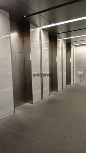 博多駅前・中央街の明治安田渡辺ビル エレベーターホール1